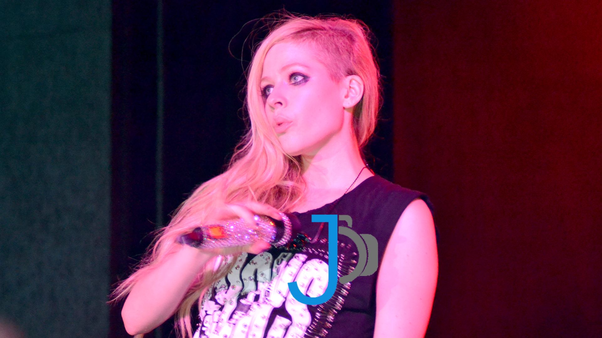 The Avril Lavigne Tour é a terceira tour da cantora Avril Lavigne a passar pelo Brasil e pela segunda vez ela faz show em Belo Horizonte. Com casa lotada, mais animada que nunca a cantora deu um show que levou todos os seus