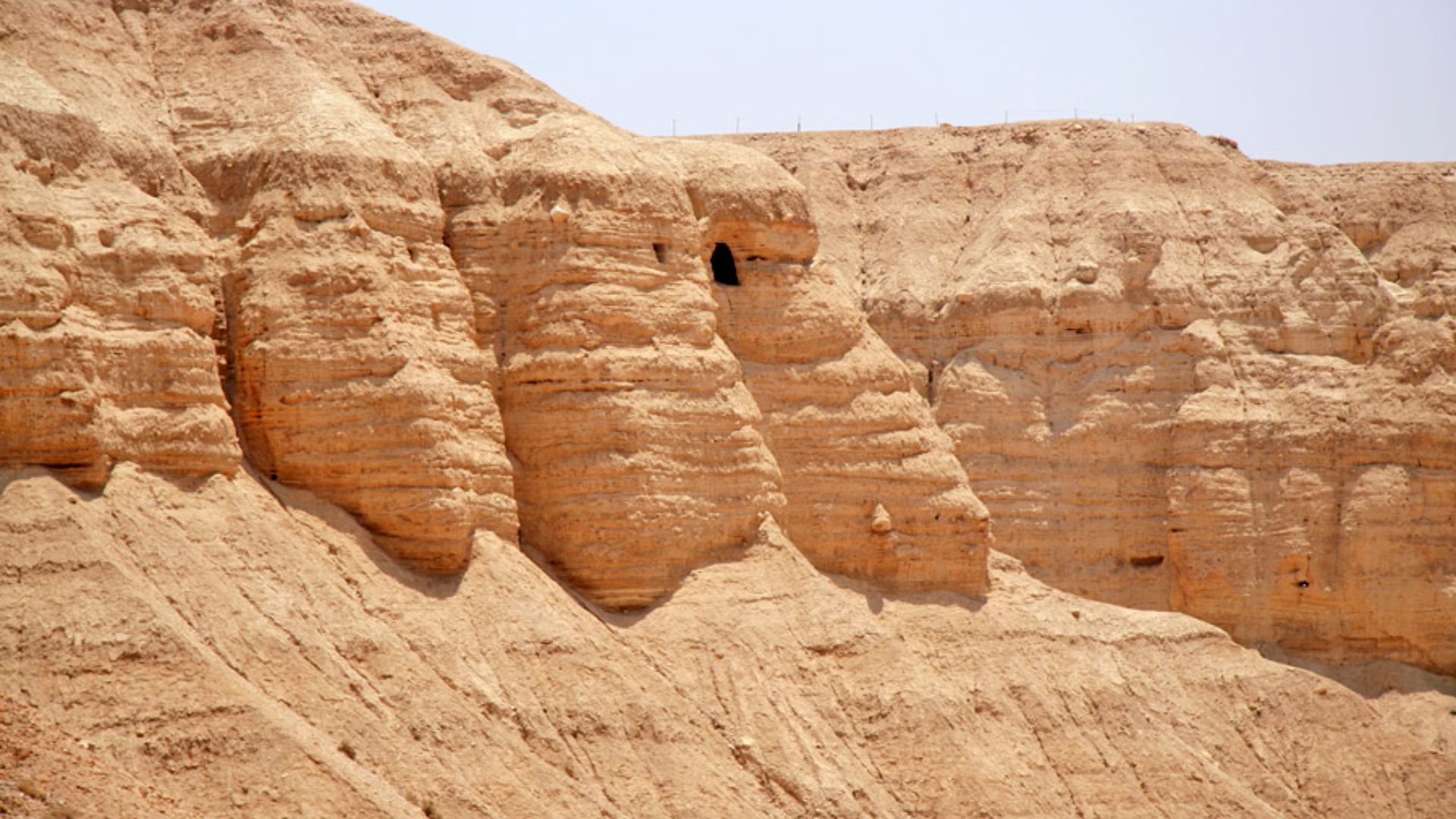 Qumeran's caves