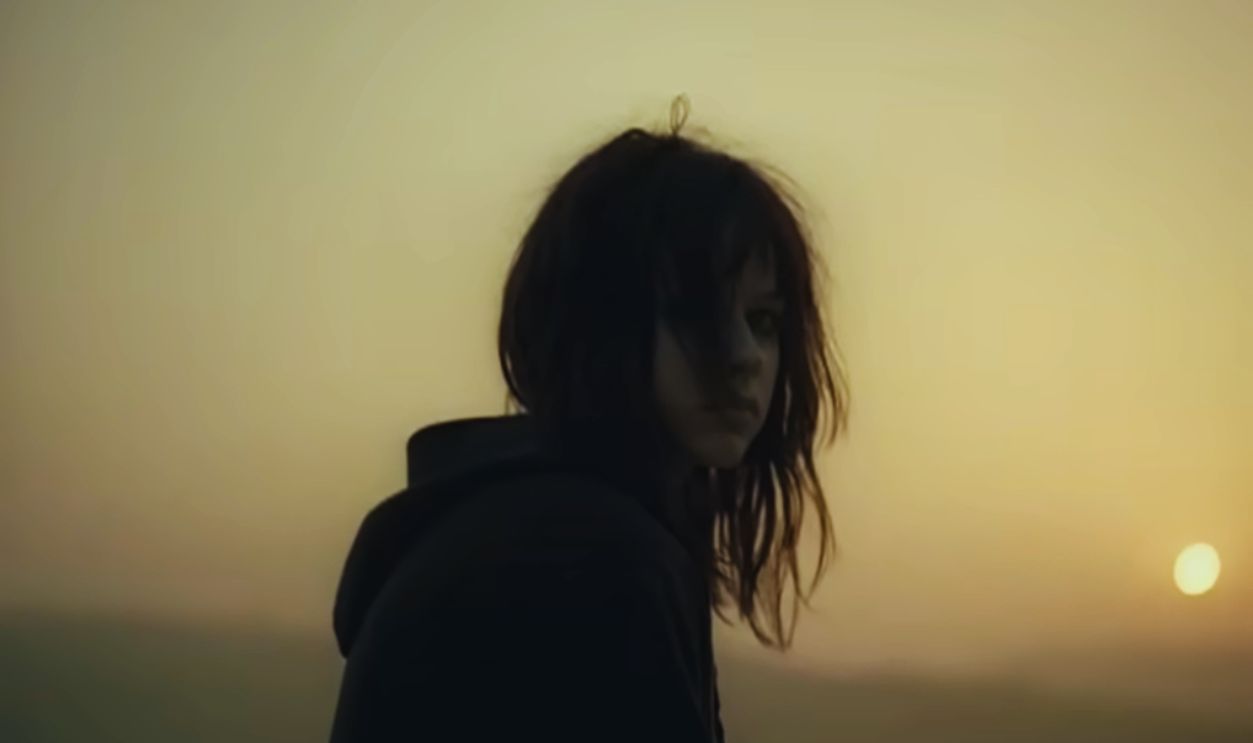 Screenshot from Avril Lavigne - Under My Skin 