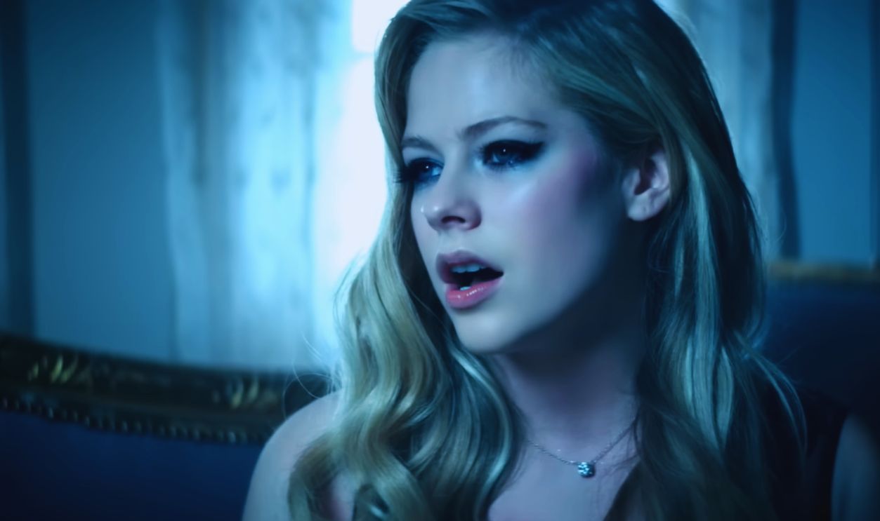 Screenshot from Avril Lavigne - Let Me Go ft. Chad Kroeger (Official Video) 