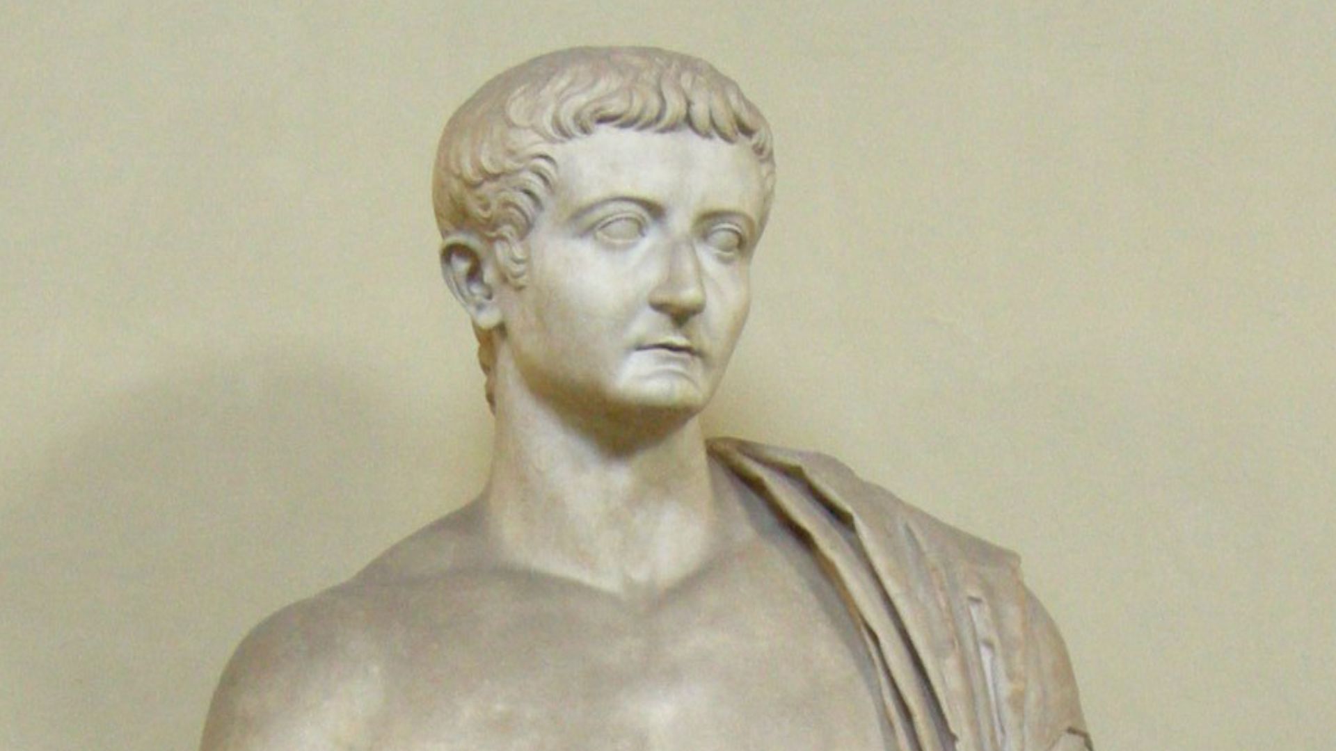 Statua di Tiberio, da Priverno, post 37 d.D./Museo Chiaramonti.