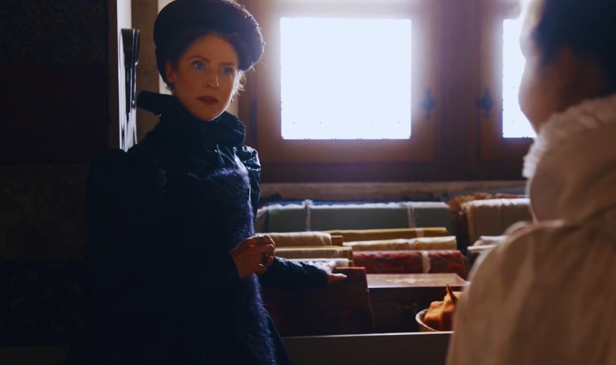 Screenshot from The Serpent Queen (2022–2024) 