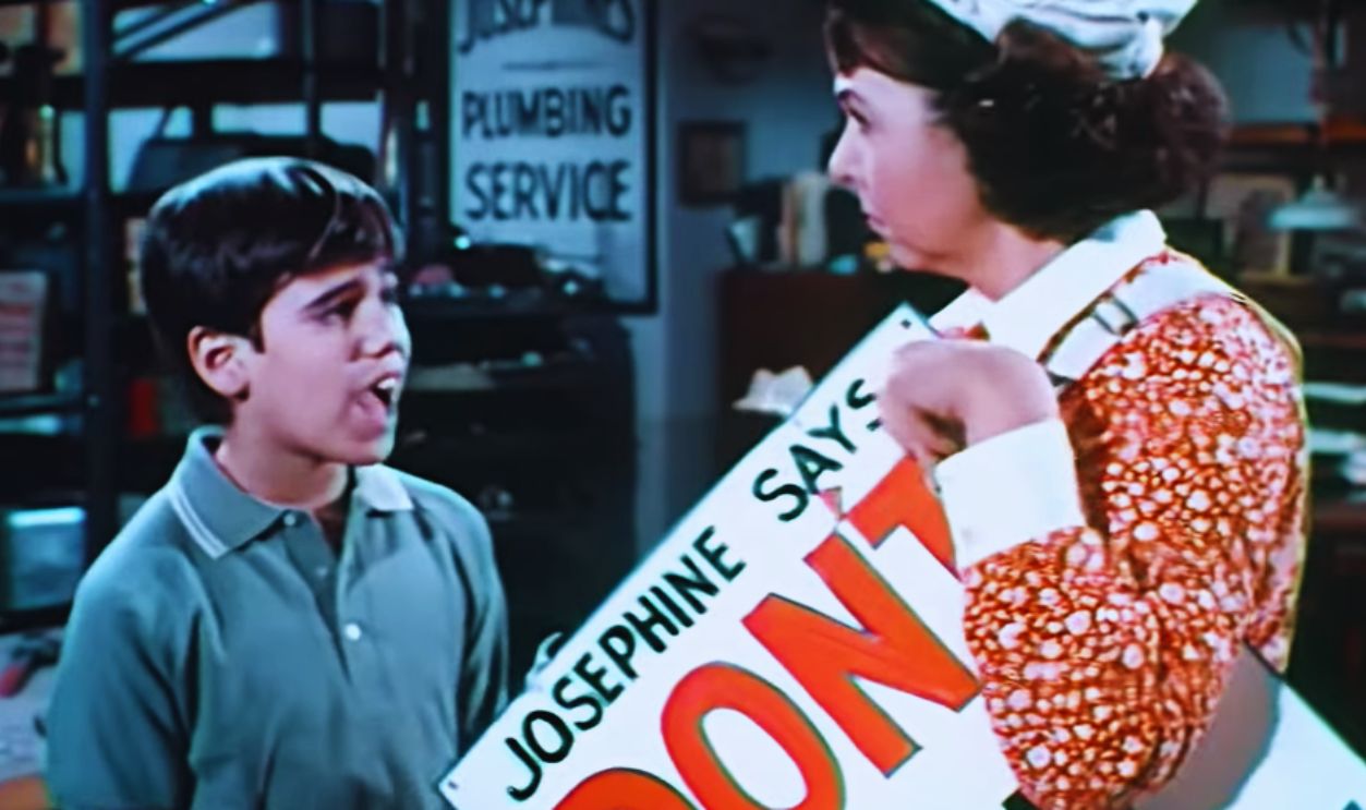 Screenshot from Comet Cleanser Commercial (1969) 