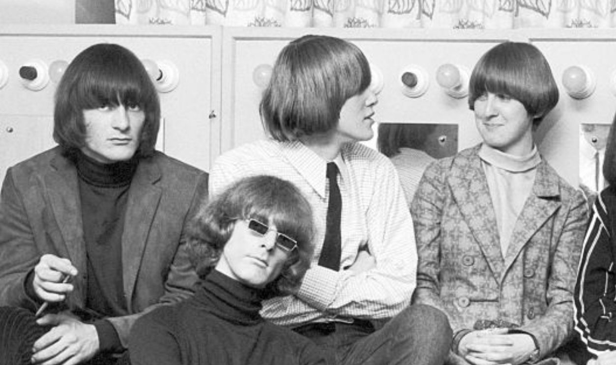 Astri Hansen (left) and Jenny Harrison meet The Byrds, (l-r) Gene Clark. Michael Clarke. Chris Hillman. David Crosby & in front Roger McGuinn. 