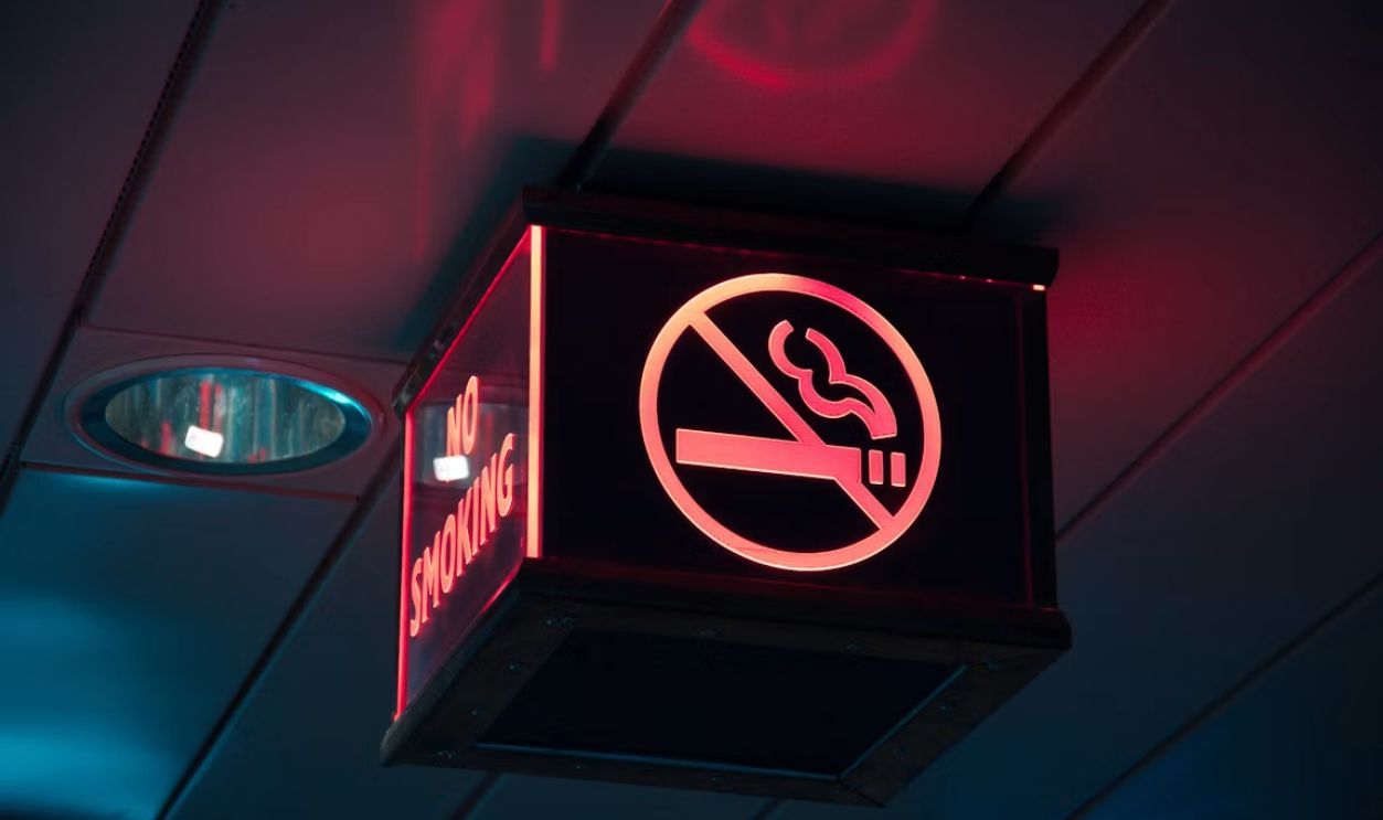 powered-on no smoking box