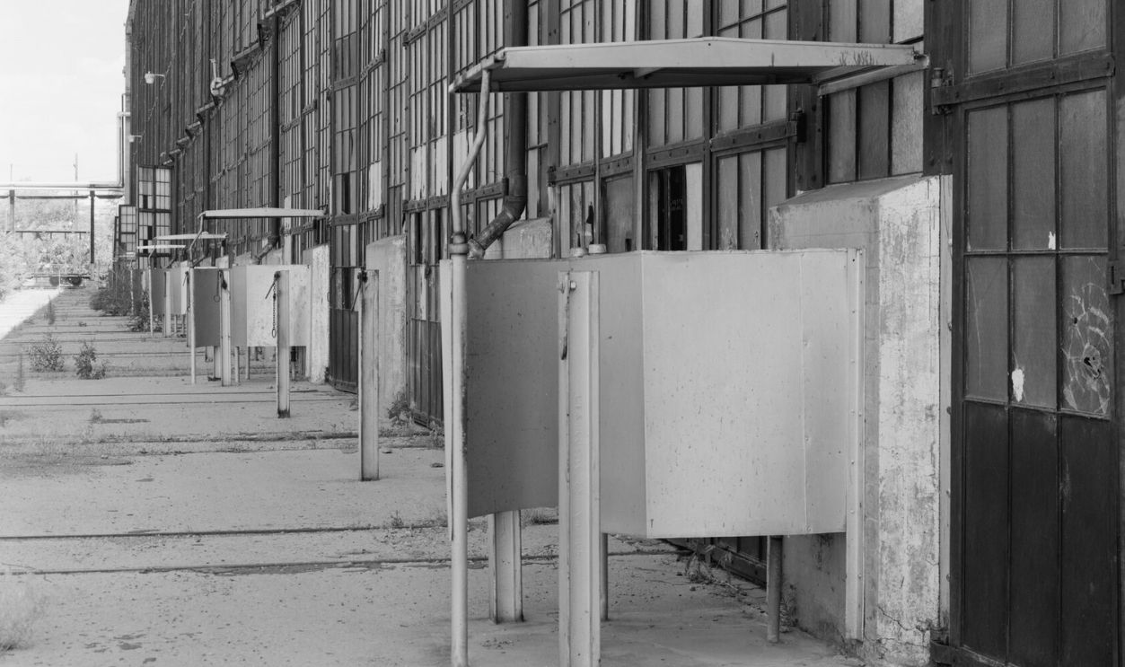 File:Detail of urinal enclosure on north side of Machine Shop (Bldg. 163) - Atchison, Topeka, Santa Fe Railroad, Albuquerque Shops, Machine Shop, 908 Second Street, Southwest, Albuquerque, HAER NM-12-C-5.tif