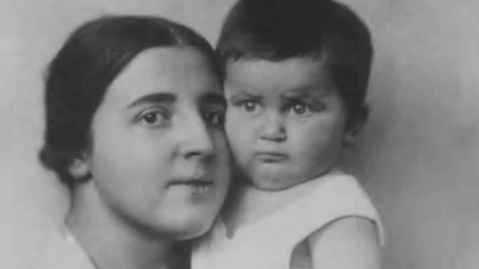 Надежда Аллилуева с дочерью Светланой, конец 1920-х годов
