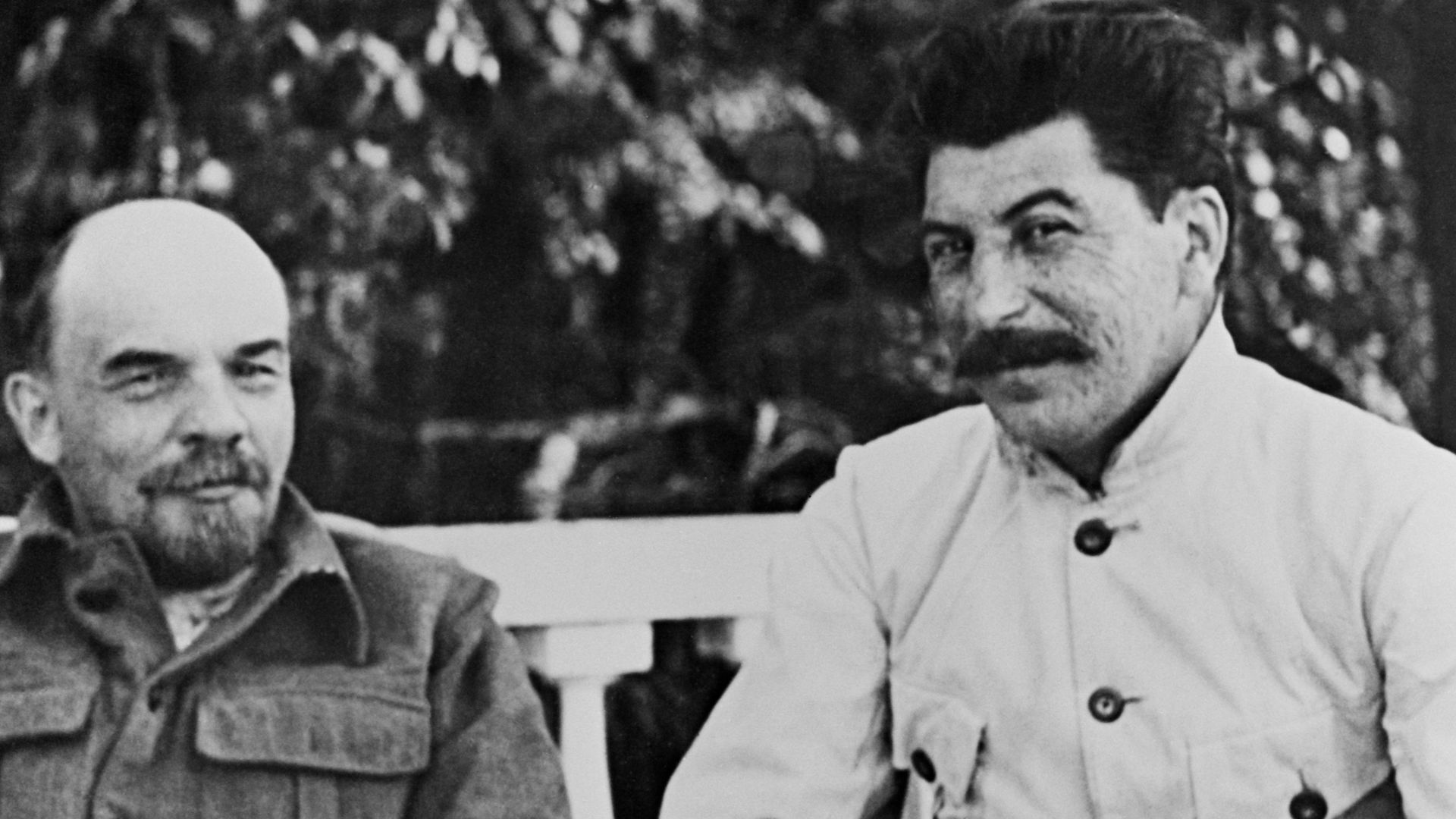 Stalin and Lenin at Gorki, just outside Moscow, September 1922. Photograph by Maria Ulyanova, Lenin’s sister. Stalin had images of his visit published to show Lenin’s supposed recovery—and his own proximity to the Bolshevik leader.