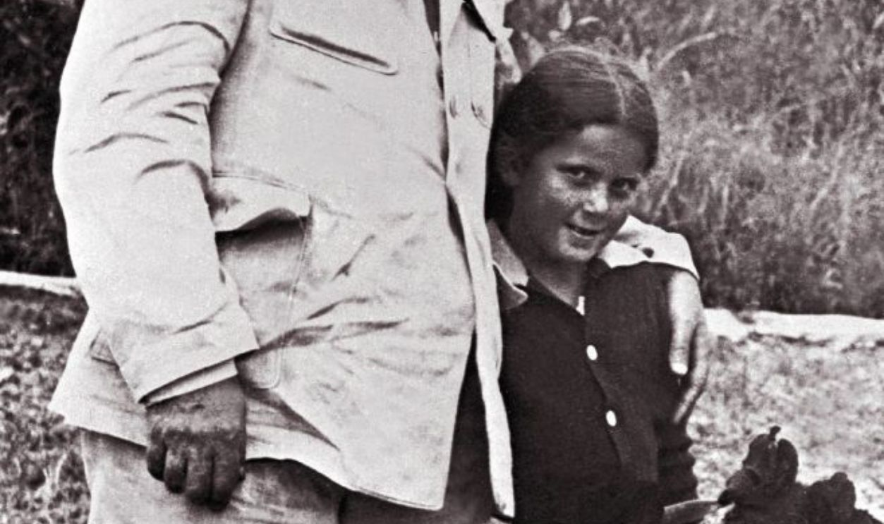 Russian Communist Party Leader Josef Stalin (1879 - 1953) with his daughter Svetlana Alliluyeva, Moscow 1933.