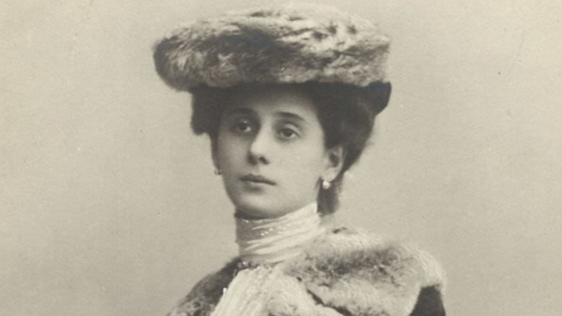 Photographic postcard of Anna Pavlova (1881-1931) - Prima ballerina of the St. Petersburg Imperial Theatres - in Giselle.