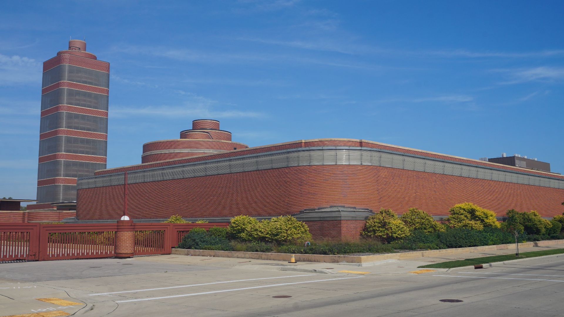 The S. C. Johnson and Son Administration Building and Research Tower in Racine, Wisconsin (United States).