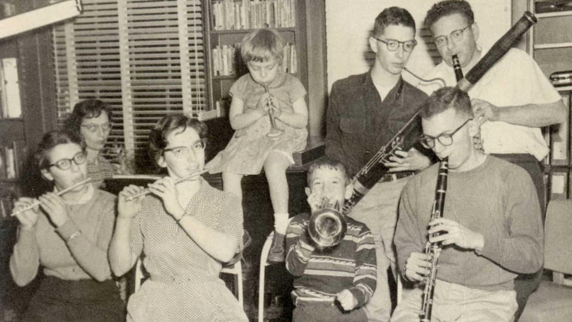 The Berman Family sent out Rosh Hashanah cards to friends and family during the 1950's and 60's.
Date: 1957
Source: 4 x 5
Format: Black and white commercial photo
Subject: Religion; Holiday Celebrations--Domestic--Purim, Sukkoth, Roshasanah
Coverage: Minn