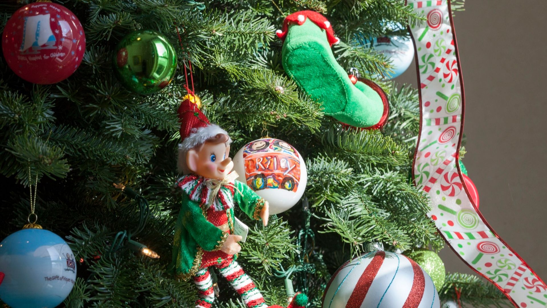 Second Lady Karen Pence continues the tradition of decorating the Vice President’s Residence for the Christmas season. This year’s theme is “Make the Season Bright” with metallic ornaments, stars, and candles throughout the residence. Ornaments created by