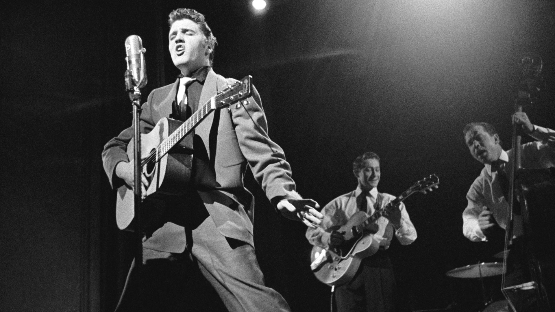 Elvis Presley live with Scotty Moore and Bill Black