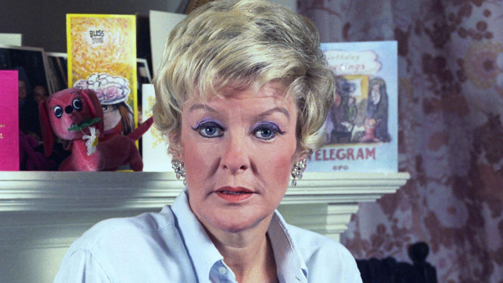 Elaine Stritch in her dressing room at the Savoy Theatre, London