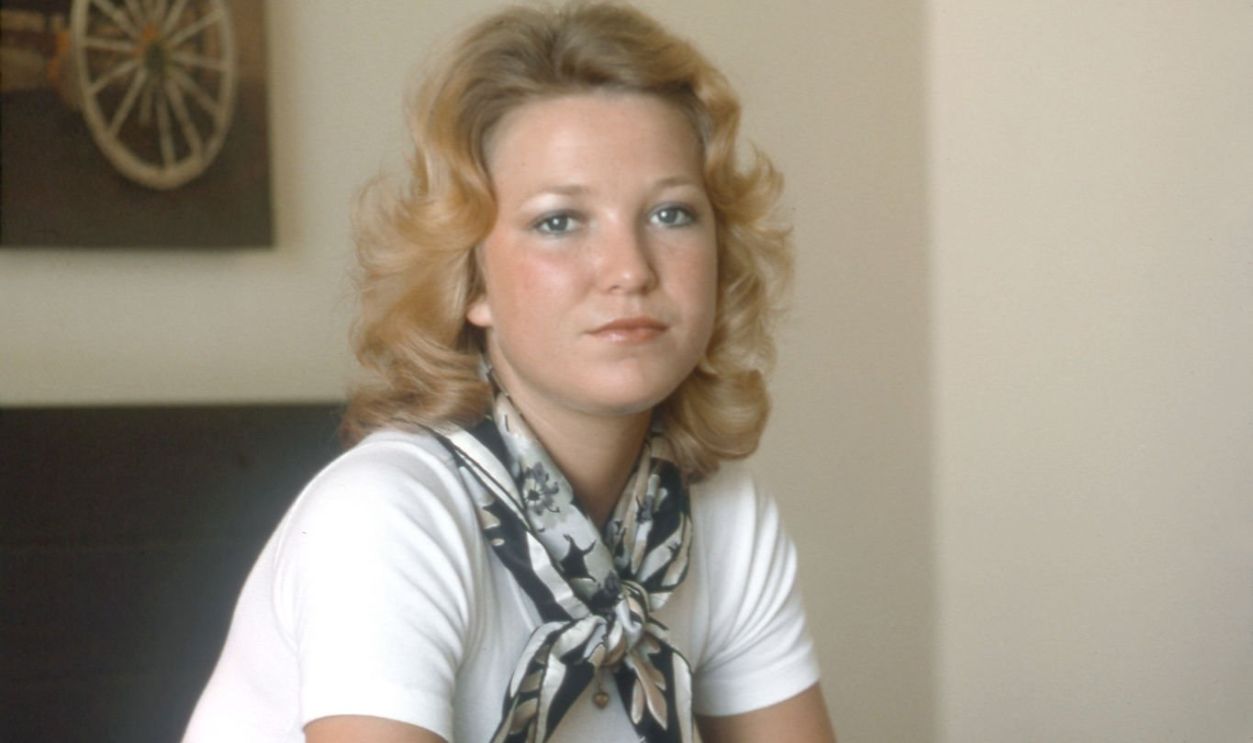 LOS ANGELES - JULY 1975: Country singer Tanya Tucker poses for a portrait in July 1975 in Los Angeles, California. 