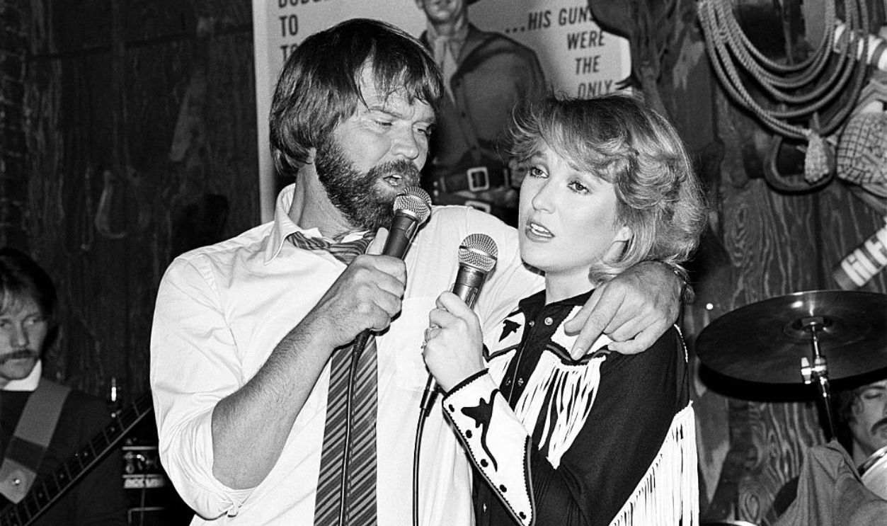 (MANDATORY CREDIT Ebet Roberts/Getty Images) Glen Campbell and Tanya Tucker performing at Rodeo in New York City on January 22, 1981. 