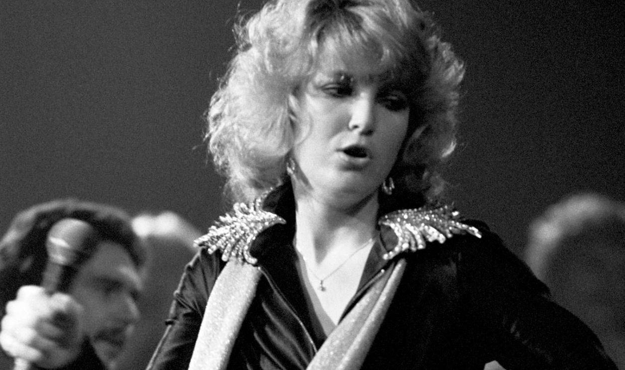 ATLANTA - DECEMBER 9: Country singer Tanya Tucker performs at The Agora Ballroom on December 17, 1978 in Atlanta, Georgia.