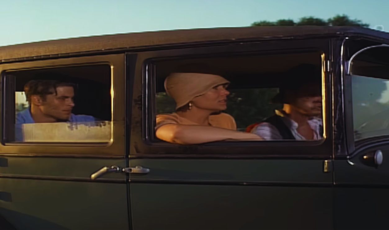 Screenshot from Public Enemies (1996)