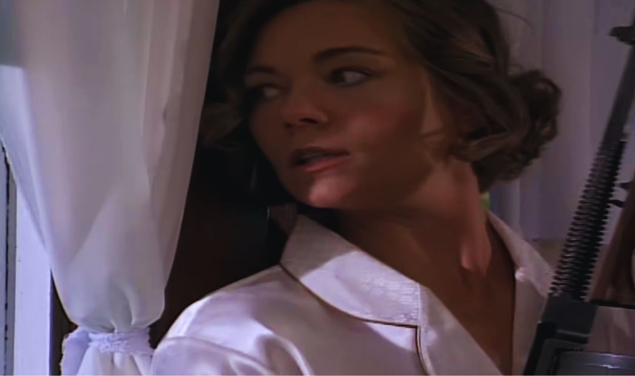 Screenshot from Public Enemies (1996)