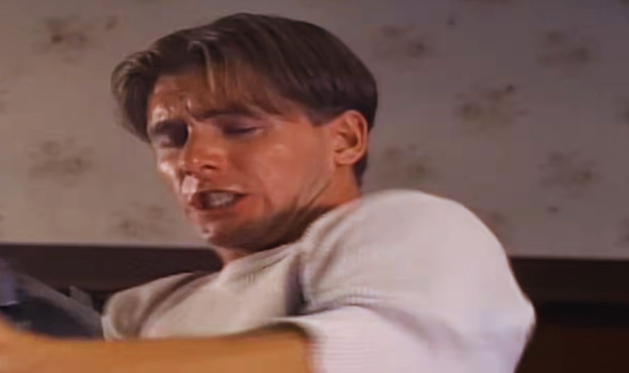 Screenshot from Public Enemies (1996)