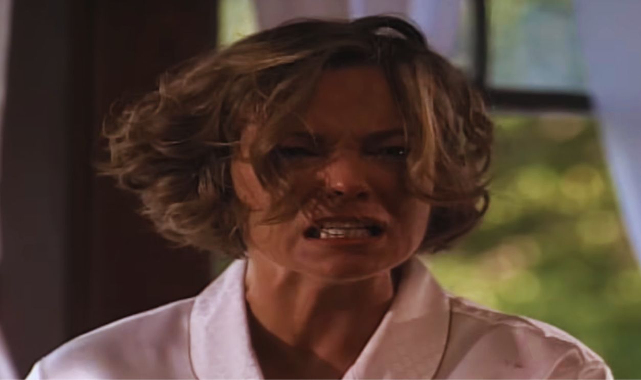 Screenshot from Public Enemies (1996)
