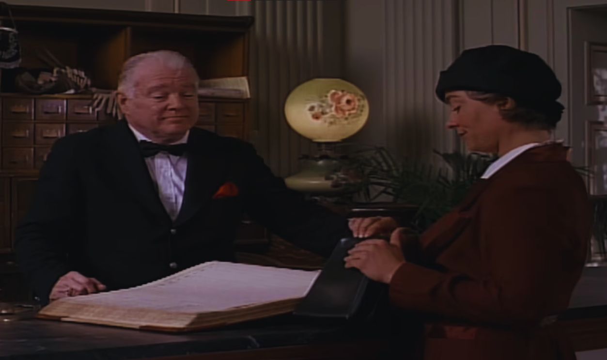 Screenshot from Public Enemies (1996)
