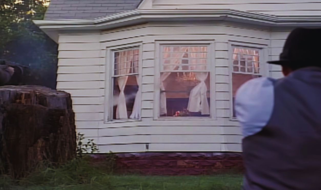 Screenshot from Public Enemies (1996)