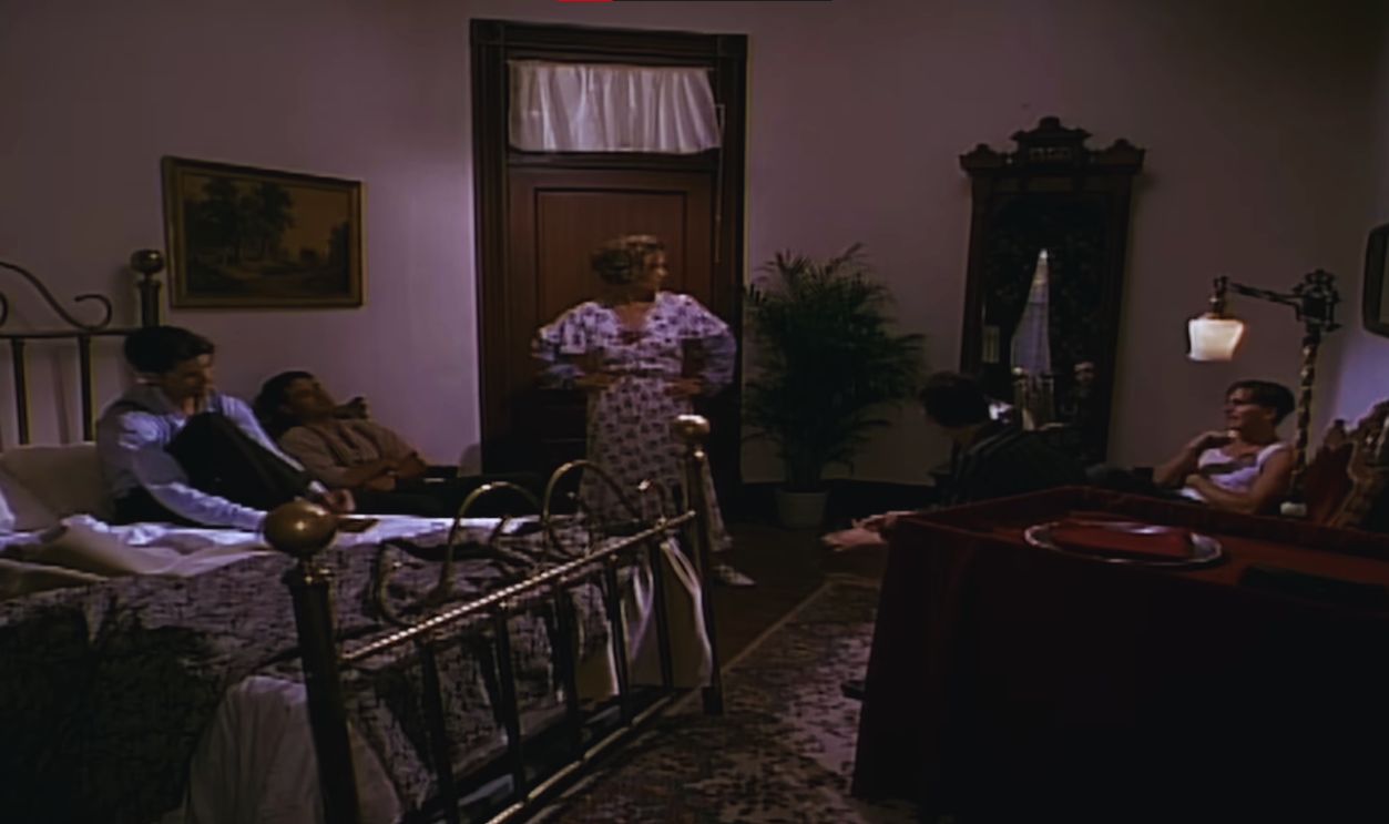 Screenshot from Public Enemies (1996)