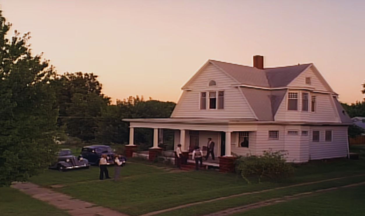 Screenshot from Public Enemies (1996)