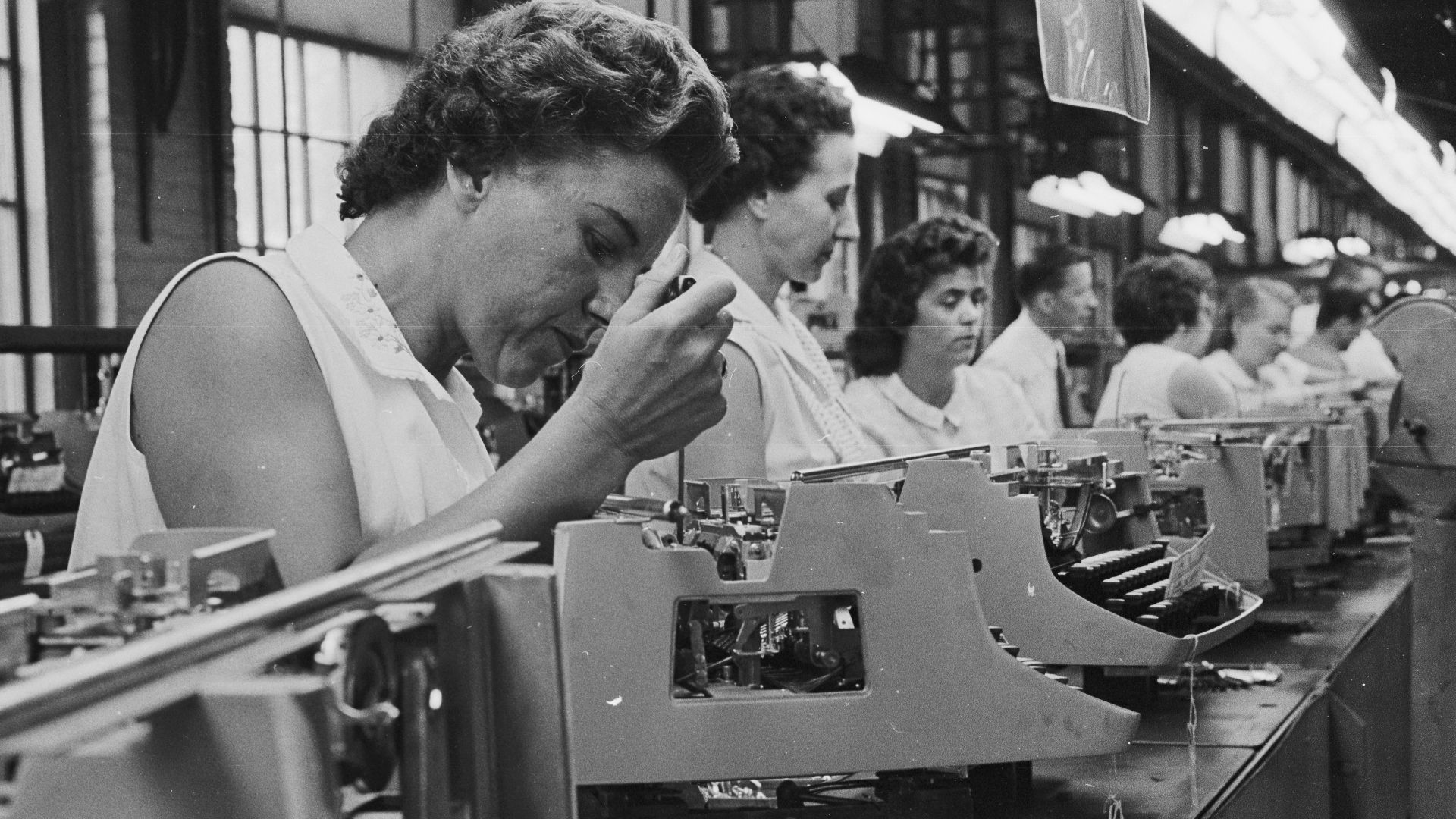 Women assembling Typewriters at Underwood's Hartford, Connecticut factory