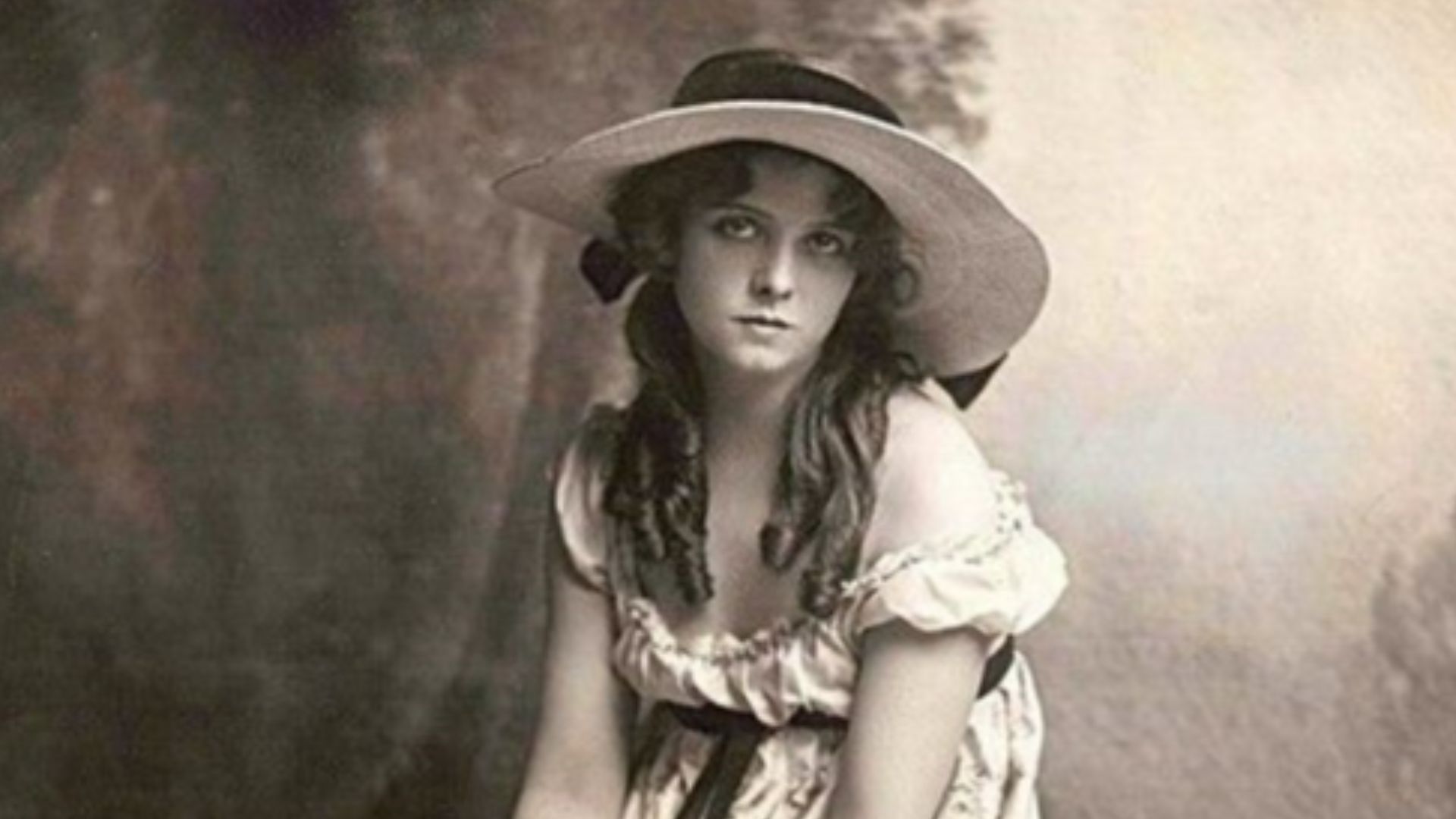 Portrait of American actress Olive Thomas by Ira L. Hill.