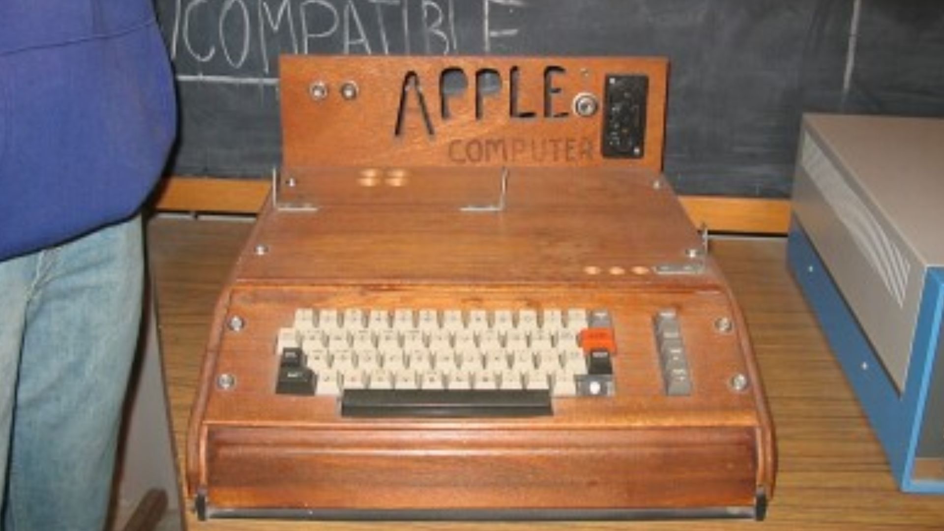 File:Apple 1 computer.jpg