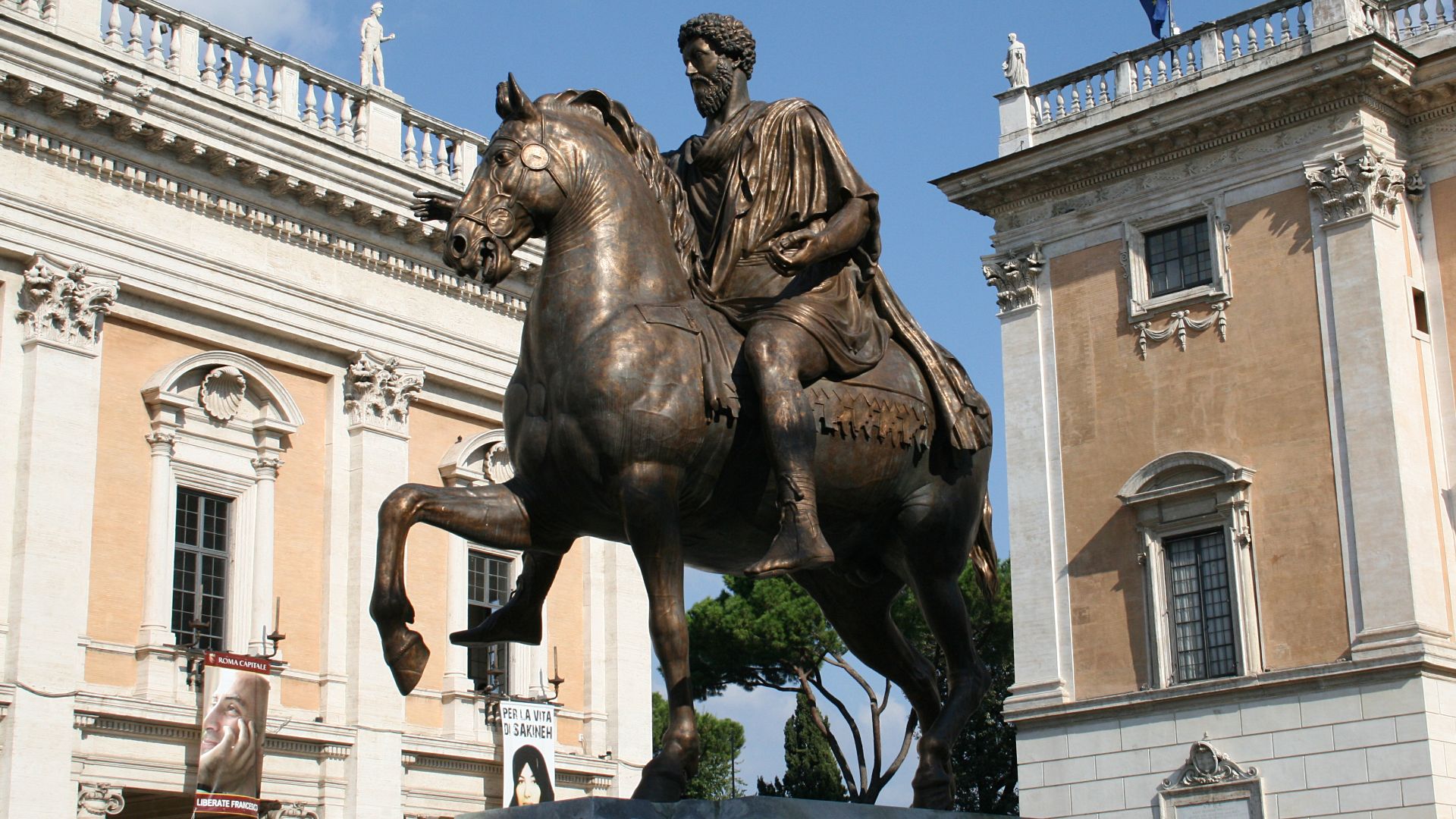Bronze statue of Marcus Aurelius, piazza del Campidoglio in Rome. Modern copy of a Roman original of the 2nd century CE, now kept in the Palazzo Nuovo, Musei Capitolini.