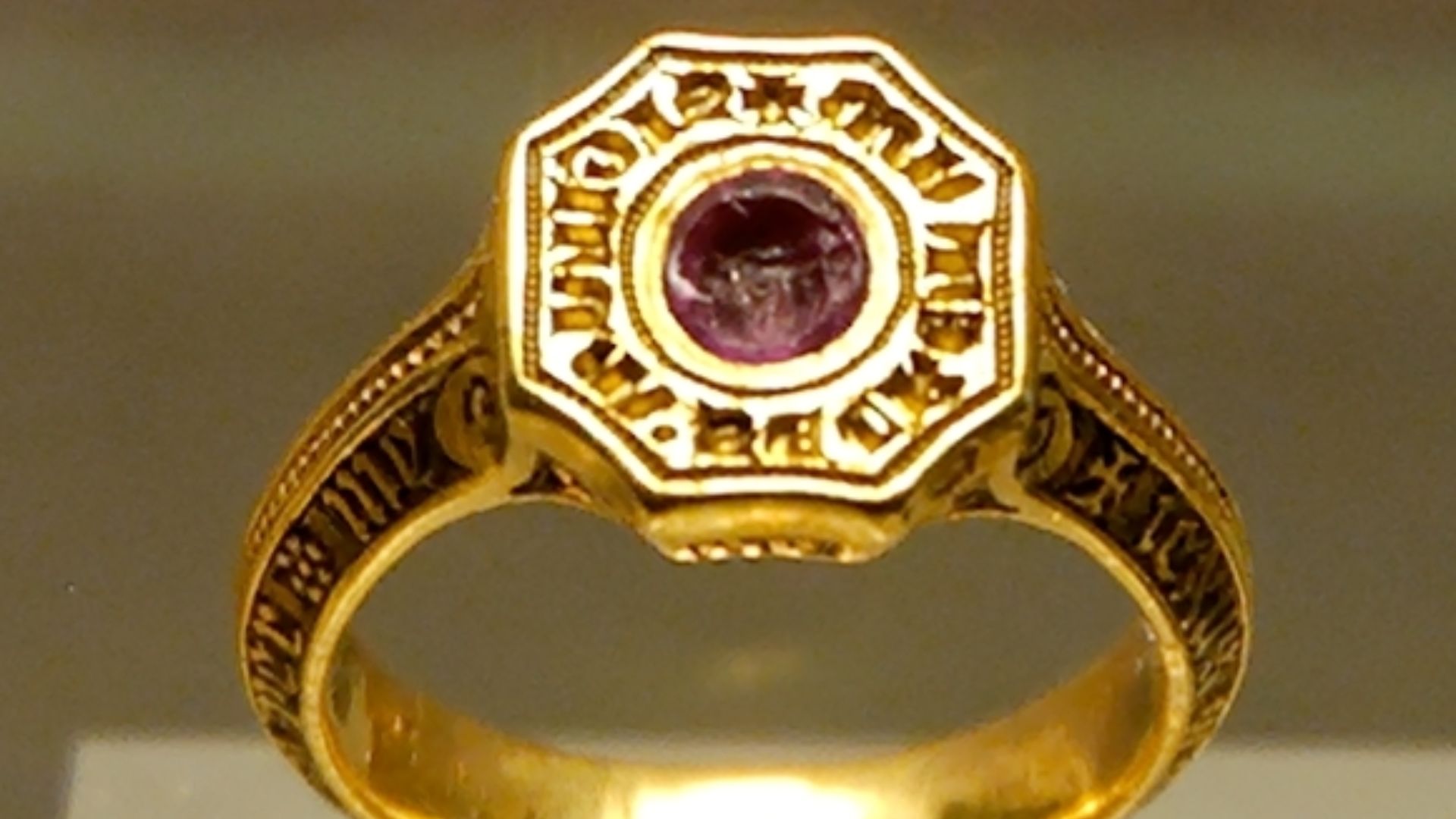 Signet-ring of the Black Prince (1330–1376). Gold (originally enameled) and ruby, late 14th century. Found in Montpensier (Auvergne, France), 1866.