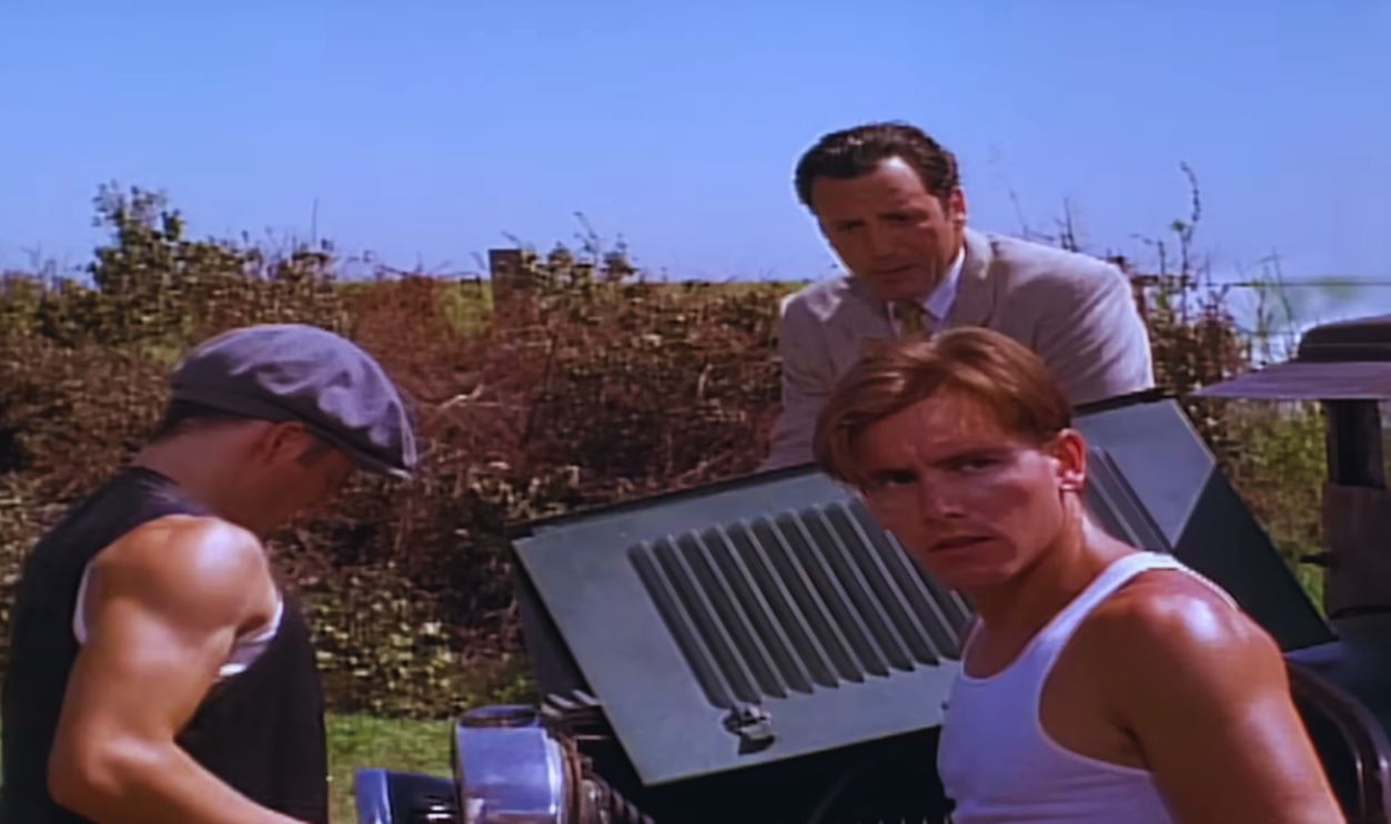 Screenshot from Public Enemies (1996)