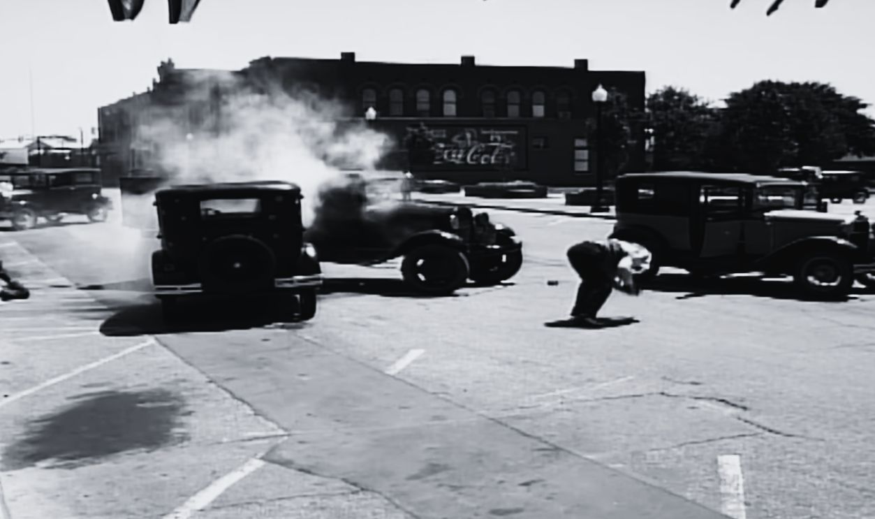 Screenshot from Public Enemies (1996)