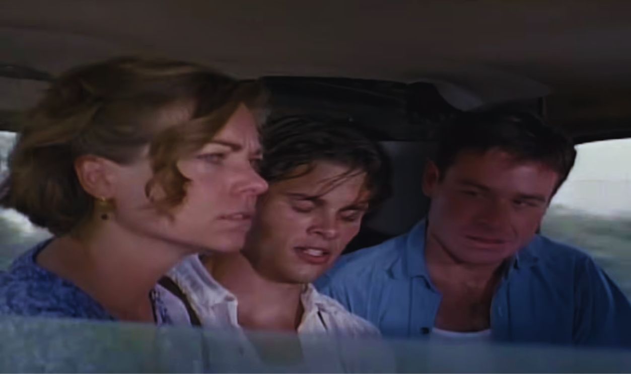 Screenshot from Public Enemies (1996)