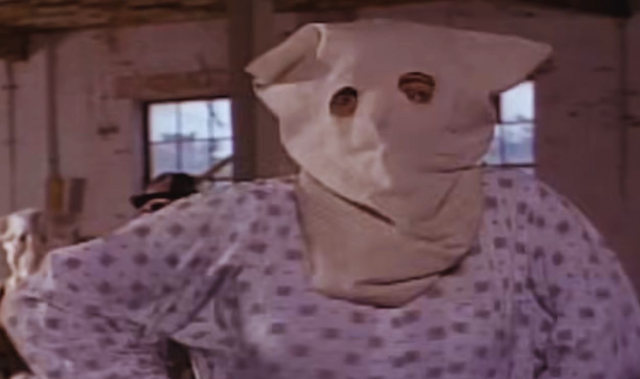 Screenshot from Public Enemies (1996)