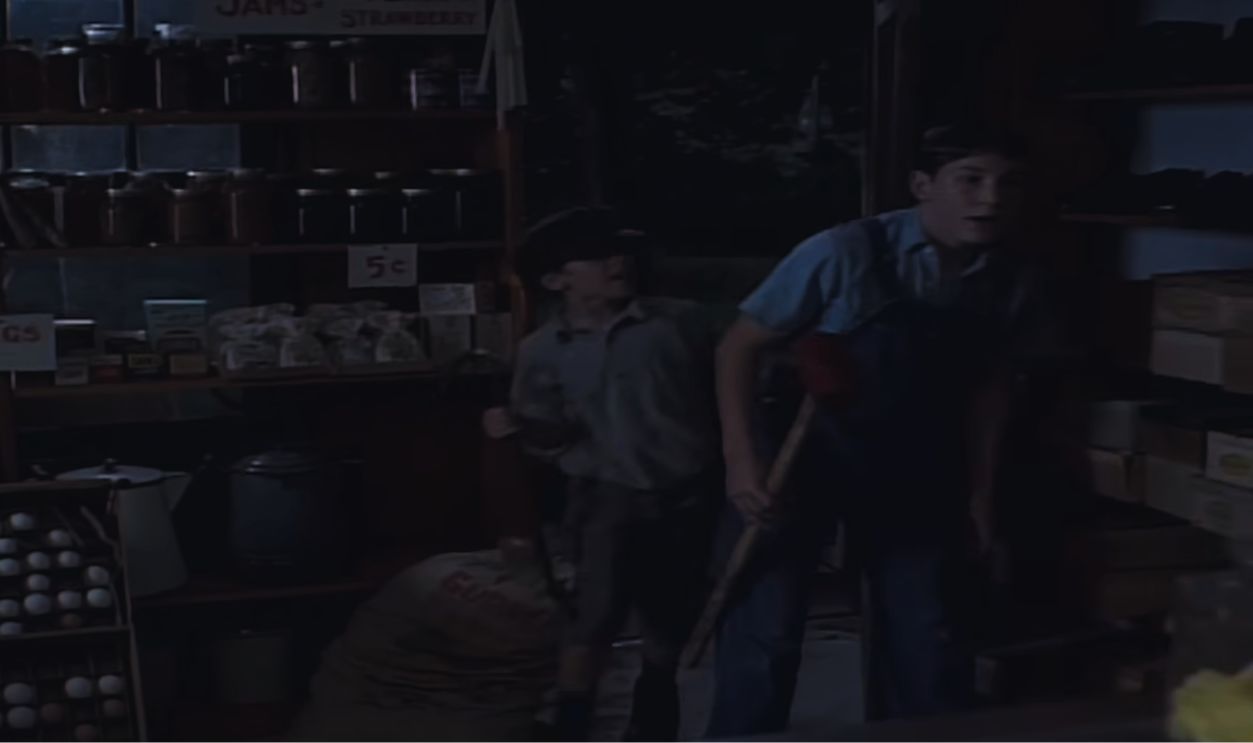 Screenshot from Public Enemies (1996)
