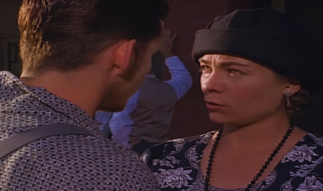 Screenshot from Public Enemies (1996)