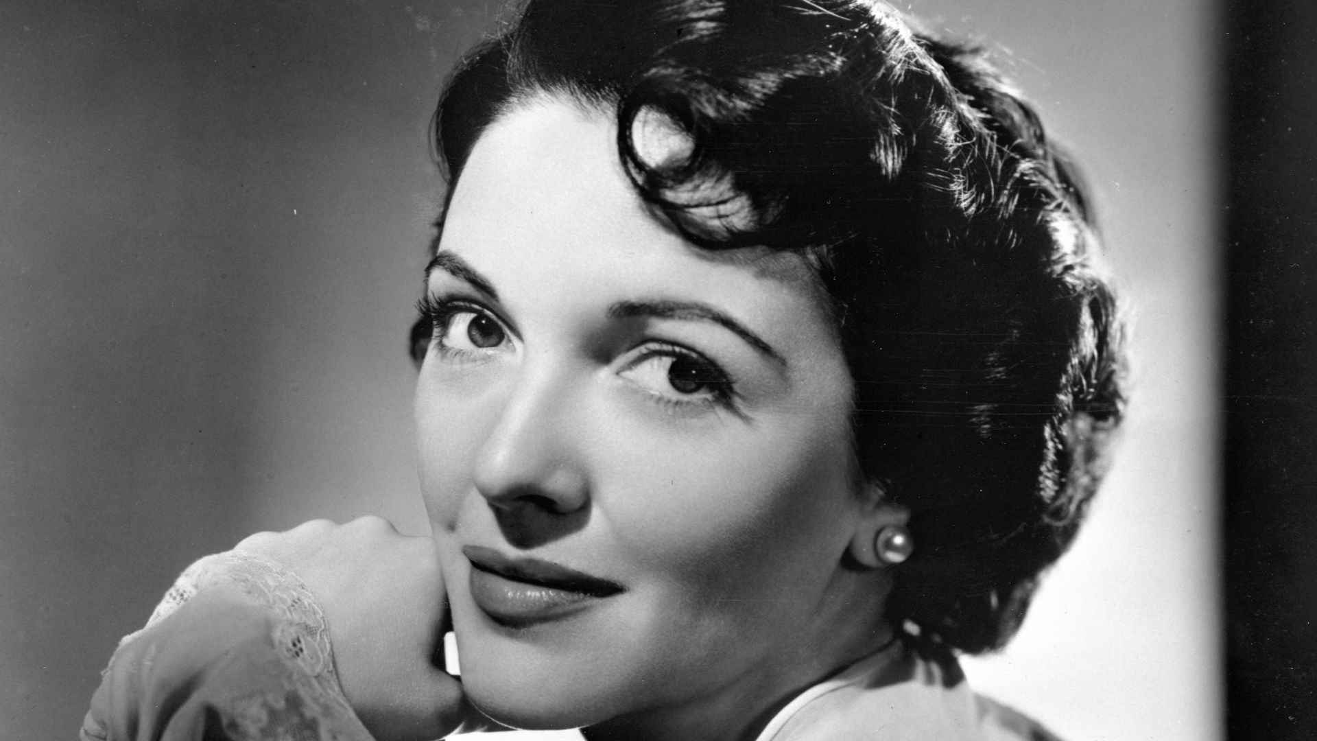 File:Publicity Shot of Nancy Davis, 1949-50 - DPLA - 3d967a3263aaadb3f18067fce59e1335.jpg