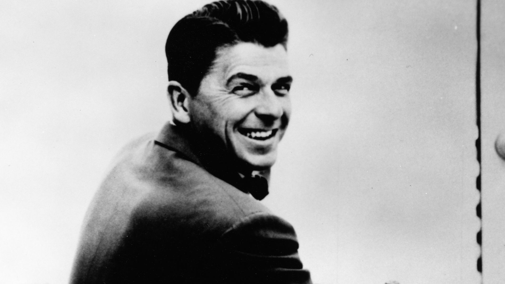 File:Publicity Photograph of Ronald Reagan Sitting in General Electric Theater Director'S Chair, 1950s - DPLA - 908a773140ae5f79c0e48d5471653e46.jpg