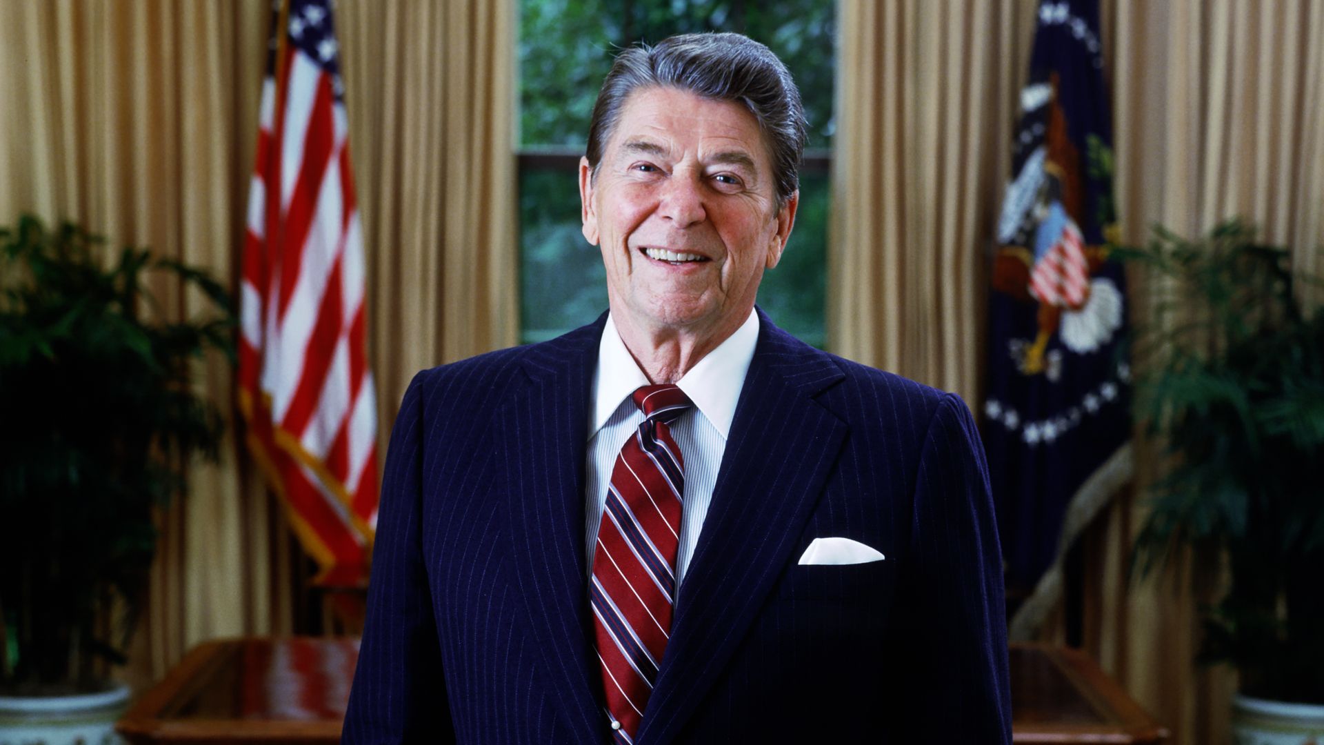 File:Official Portrait of President Ronald Reagan in Oval Office for 1985 - DPLA - e3b73644cfcc7a03843a8c28ae658c00.jpg