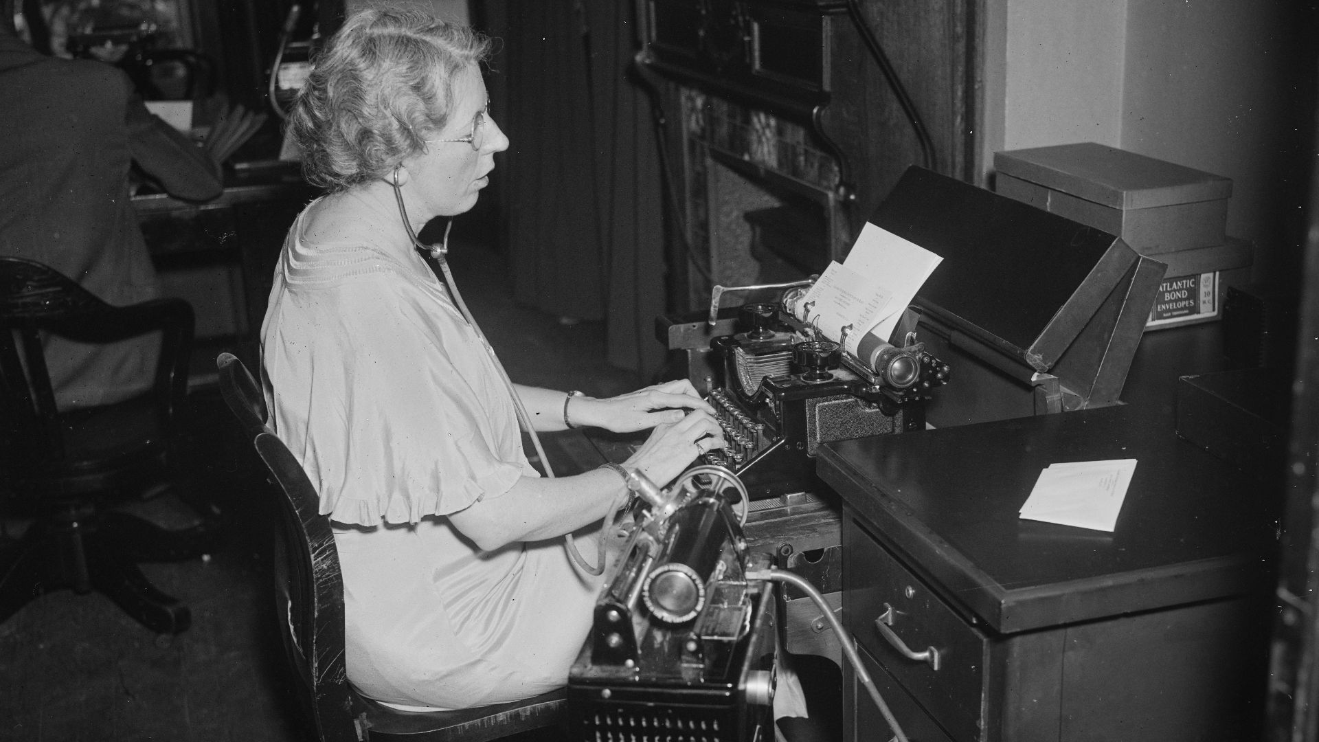 Title: Blind typist, Miss Cora Filton
Abstract/medium: 1 negative : glass ; 4 x 5 in. or smaller