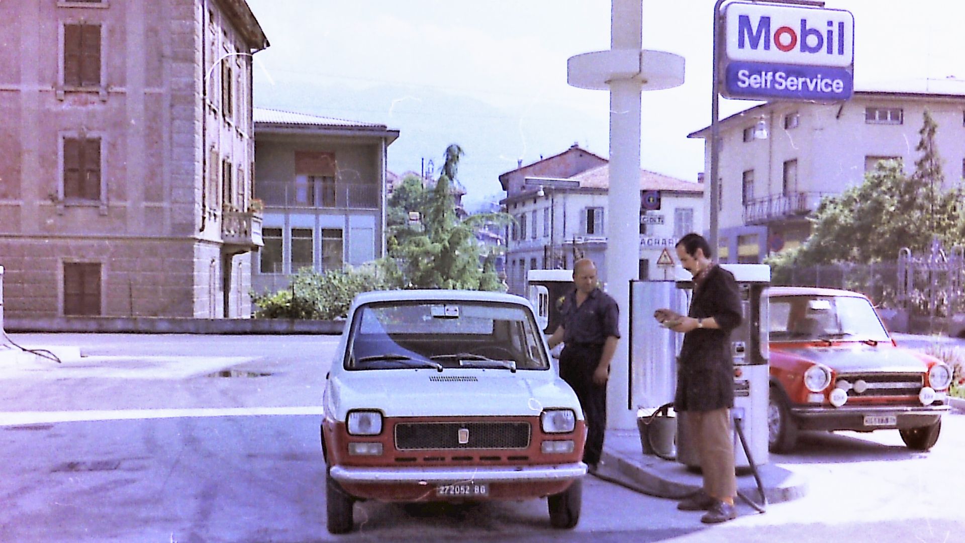 Stazione di servizio Mobil negli anni '70 a Fiorano al Serio, progetto GLAM Museo Fisogni