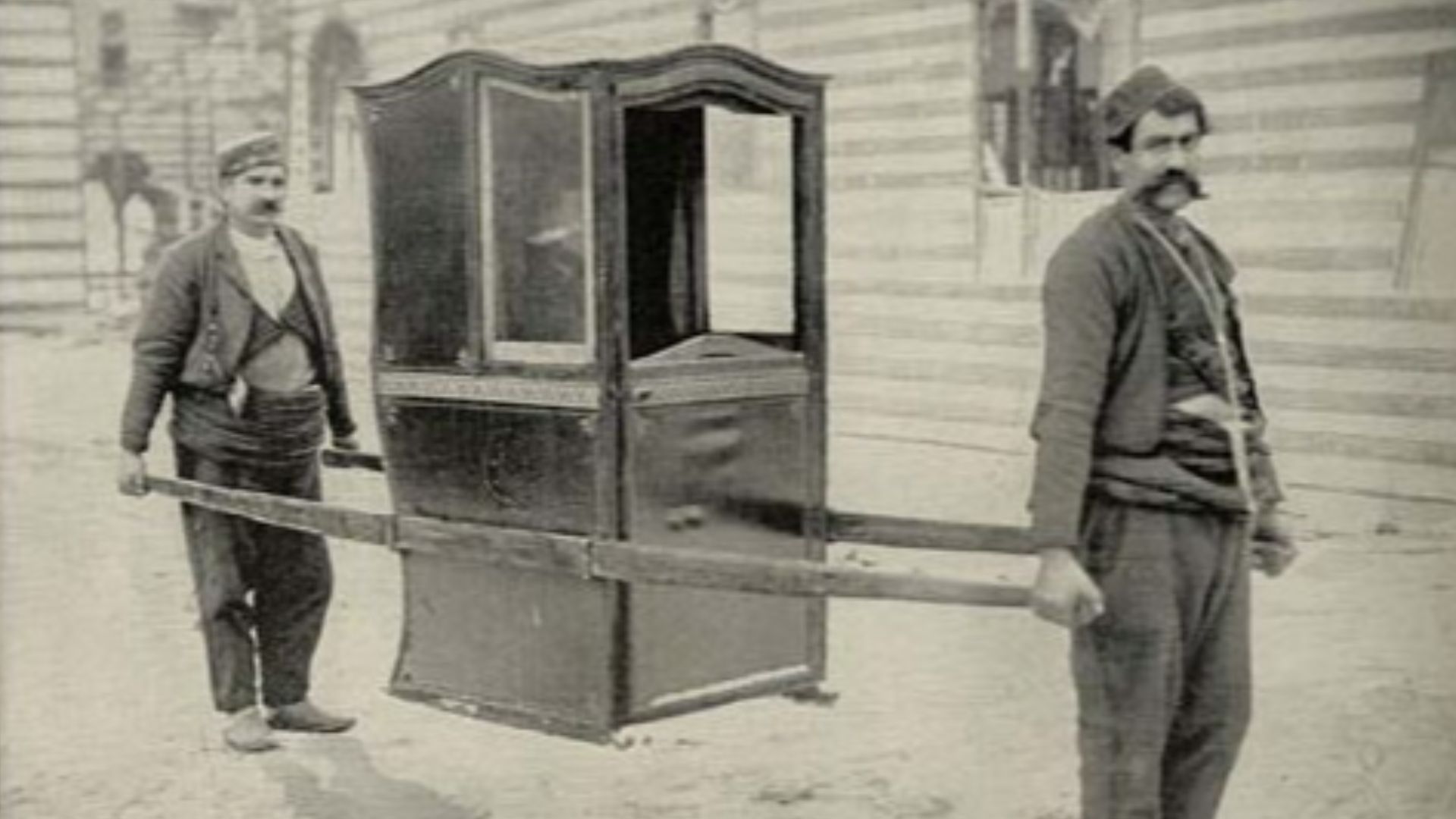 File:Sedan-chair.jpg
