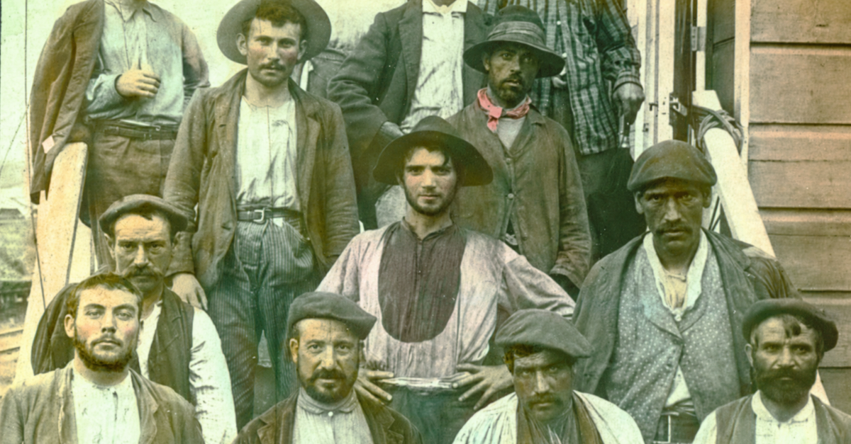 Spanish laborers on the Panama Canal, also noted as the Isthmian Canal. Early 1900s. From the William C. Gorgas lantern slide set of the Registry of Noteworthy Research in Pathology.