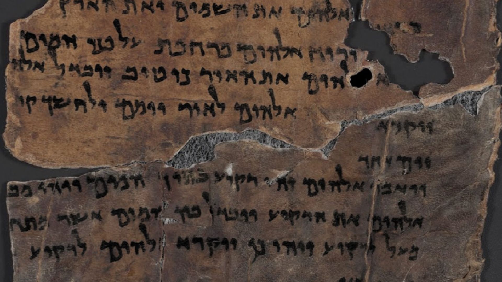 Cropped version of https://commons.wikimedia.org/wiki/File:Genesis_1_Dead_Sea_Scroll.jpg Dead Sea Scroll fragment 4Q7 with Genesis 1.