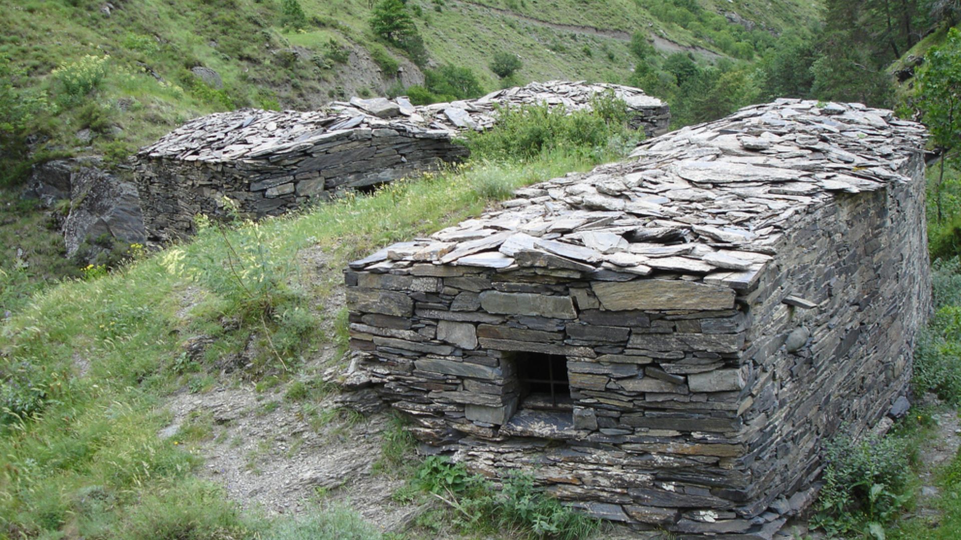 near Shatili. In the Middle Ages, plague victims were put here.